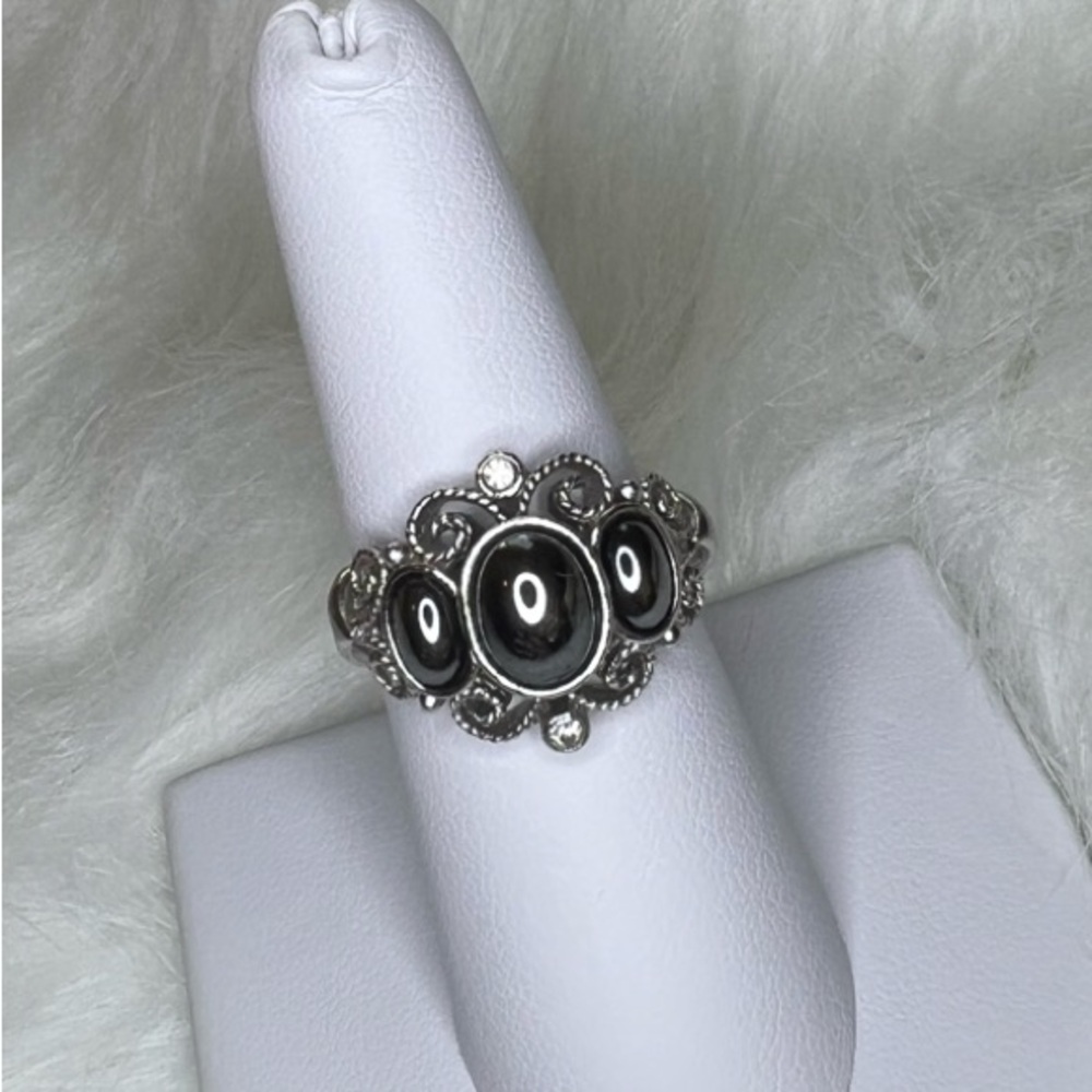 Beautiful silver tone avon ring